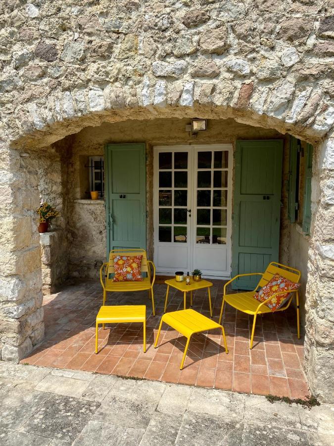 L'Effrontee Bed and Breakfast Tourrettes-sur-Loup Eksteriør billede