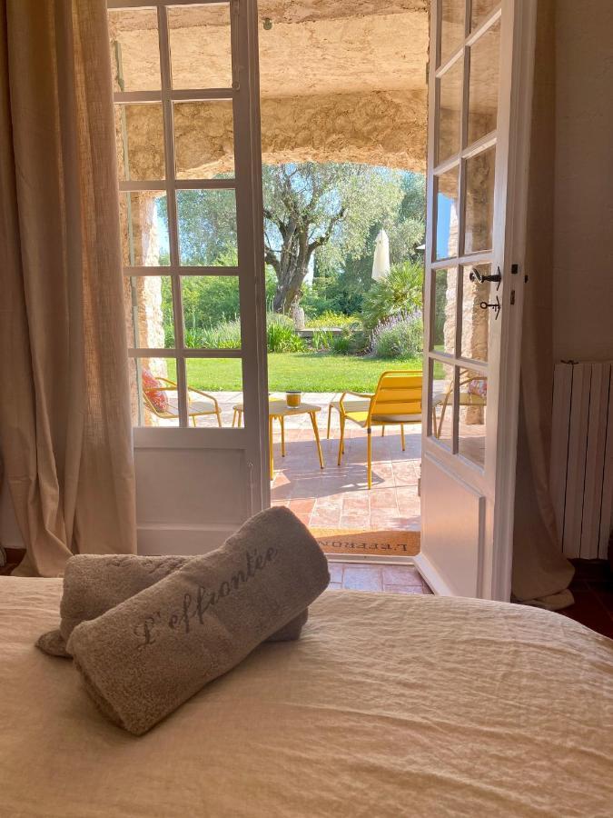 L'Effrontee Bed and Breakfast Tourrettes-sur-Loup Eksteriør billede