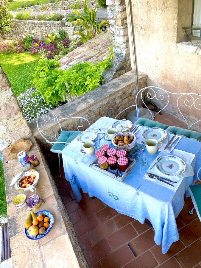 L'Effrontee Bed and Breakfast Tourrettes-sur-Loup Eksteriør billede